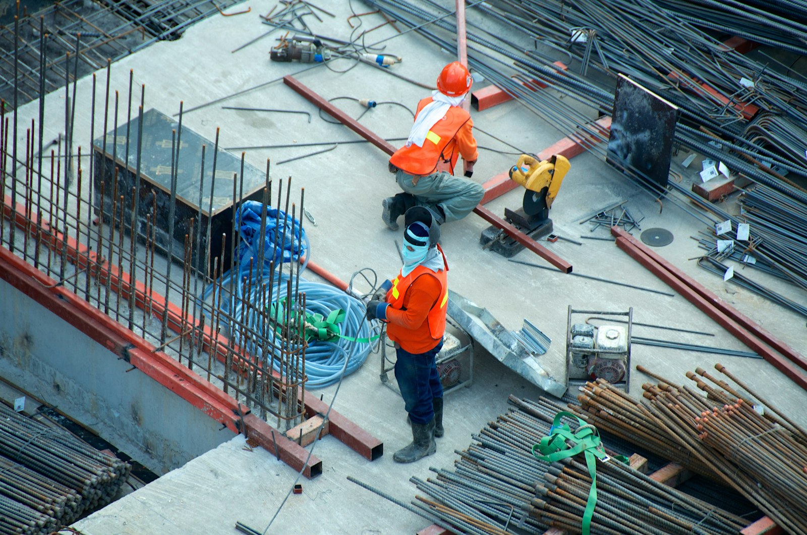 Chantier d'isolation par l'extérieur avec échafaudage